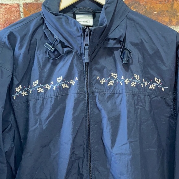 Northern Reflections Vintage embroidered windbreaker. - Picture 3 of 6